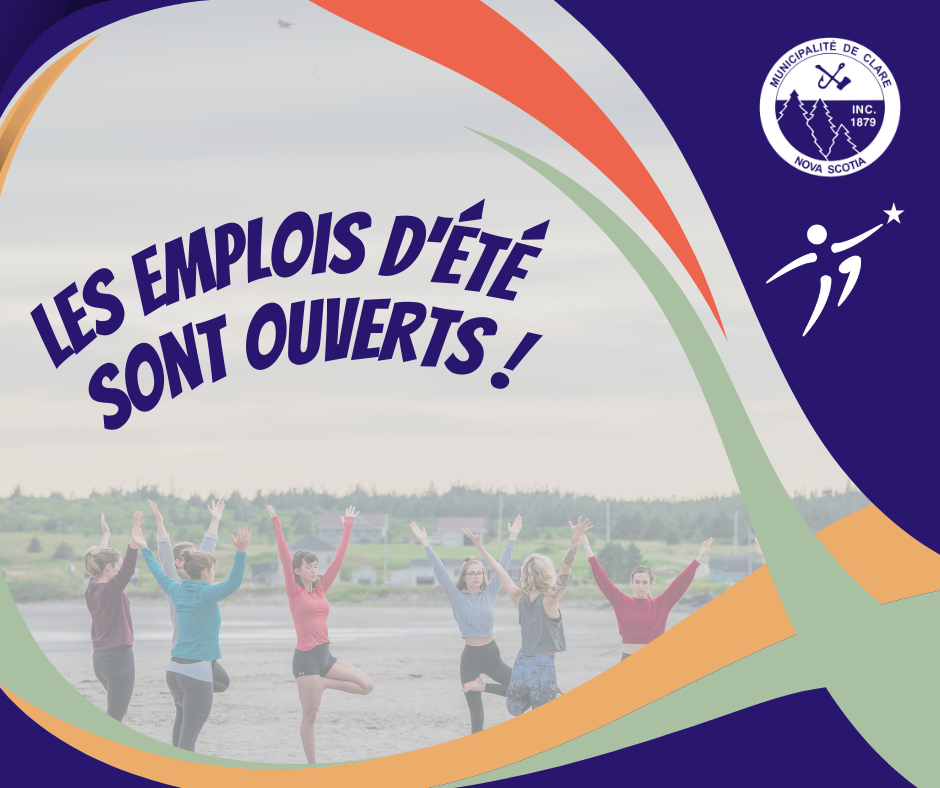 Personnes faisant du yoga sur la plage de Mavillette avec des éléments de design sur la photo et le texte 